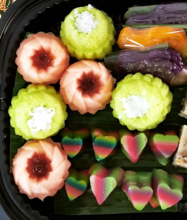 SEND A BOX OF LOVE: KUEH DESSERT PLATTER FOR 2-3 pax